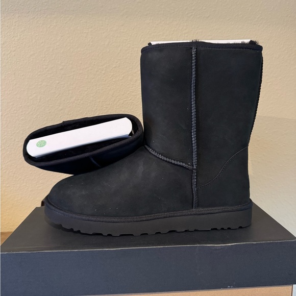 UGG Classic Short Boots Black | Men’s 12 | NWT - Picture 8 of 8